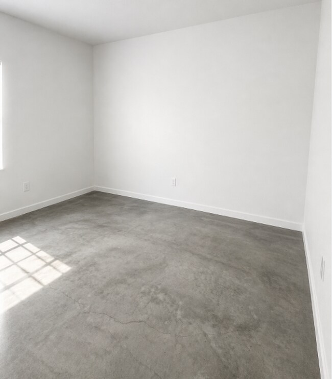 Foto del edificio - AVAILABLE END OF MAY; APPLY AT OUR WEBSITE TODAY