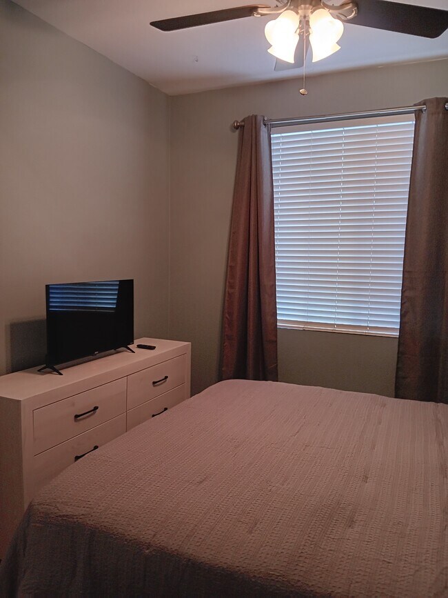 Foto del edificio - 2825 Tulare Ct