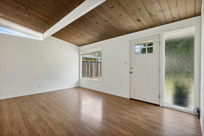 Foto del edificio - 1521 Terilyn Avenue