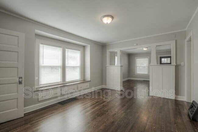 Foto del edificio - 801 S Ash Ave