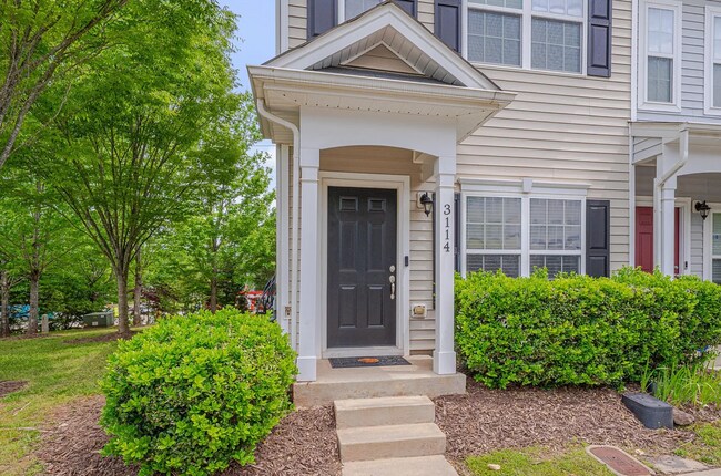 Foto del edificio - Cozy End-Unit Townhome – Prime Durham Location