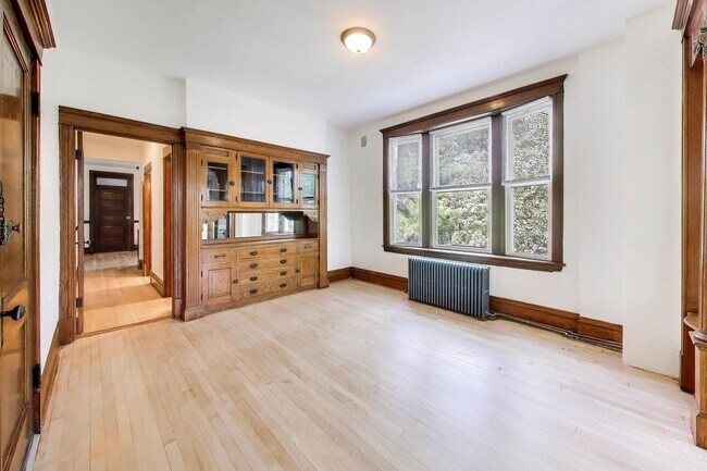 Foto del edificio - 858 N Wolcott Ave