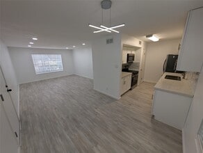 Building Photo - 5550 N Braeswood Blvd