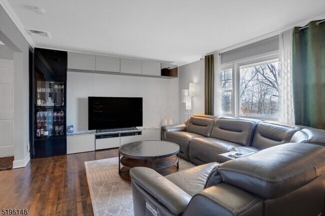 Foto del edificio - 106 Gordon Ave