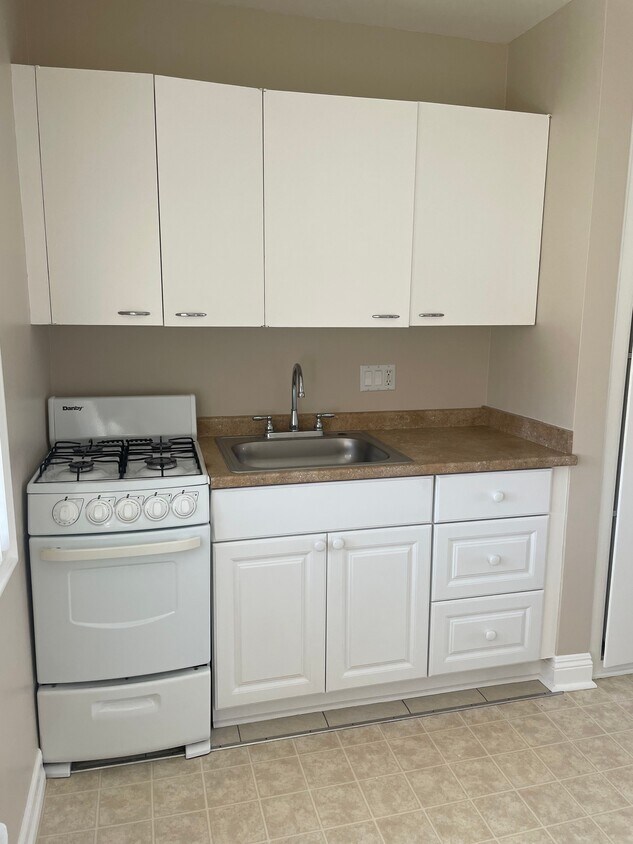 Foto principal - 12558-12606 Oxnard St