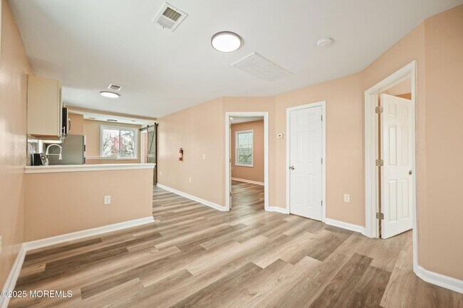 Foto del edificio - 143 Center Ave