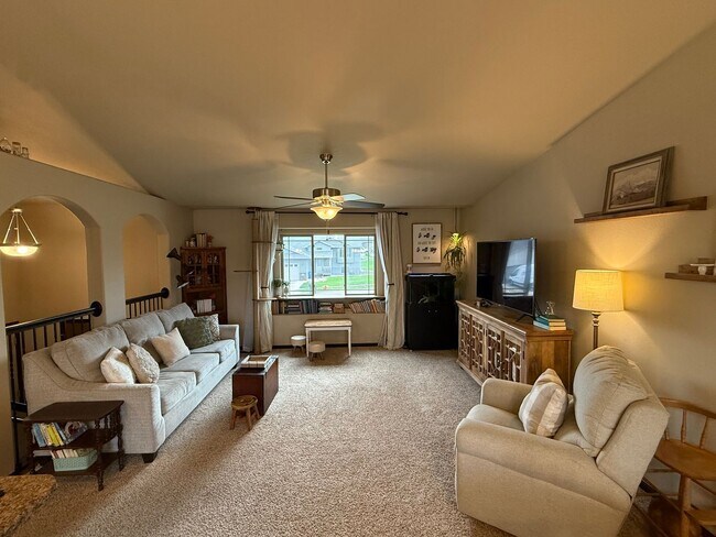Foto del edificio - 4 Bedroom, 3 Bathroom Home for Rent