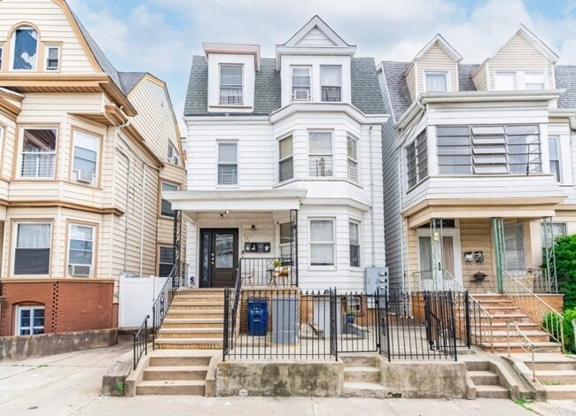 Foto del edificio - 261 Ridge St