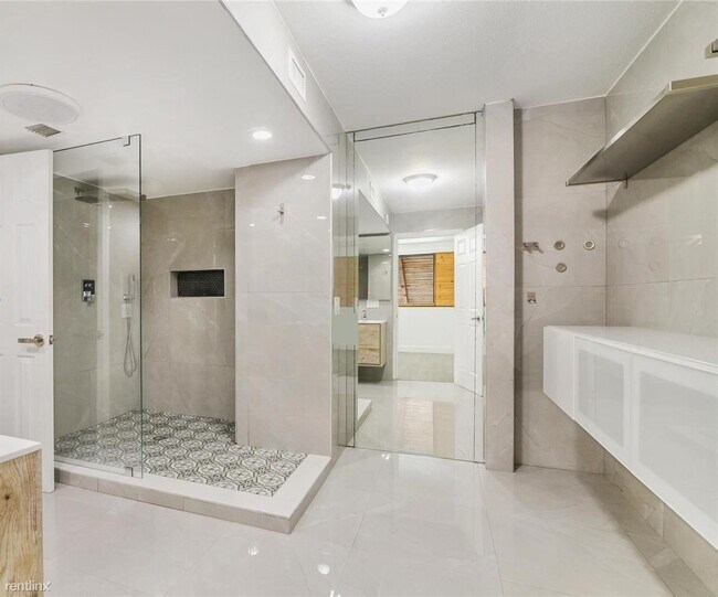 Foto del edificio - 3 br, 2 bath Townhome - 12160 SW 4th St