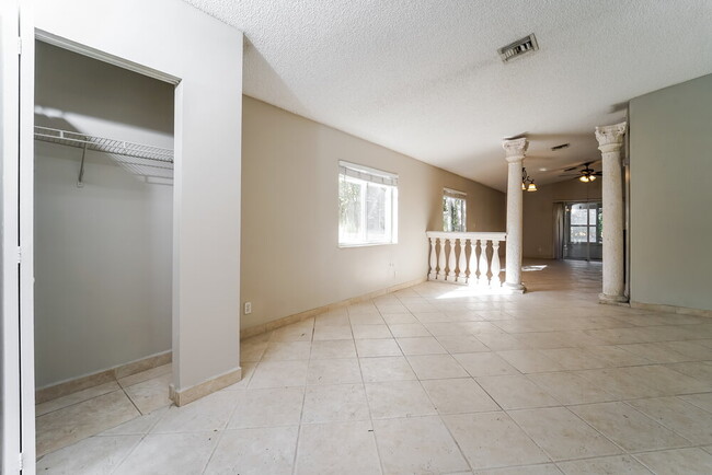 Foto del edificio - 1447 SW 45th Way