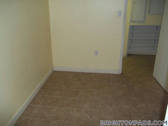 Building Photo - 191 Kenrick St