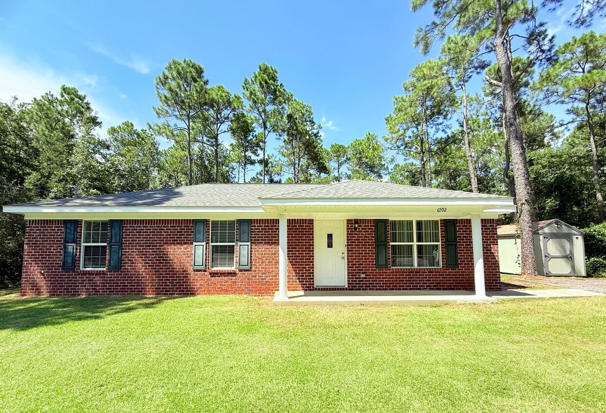 Primary Photo - Charming 3-Bedroom Home - Spacious Layout