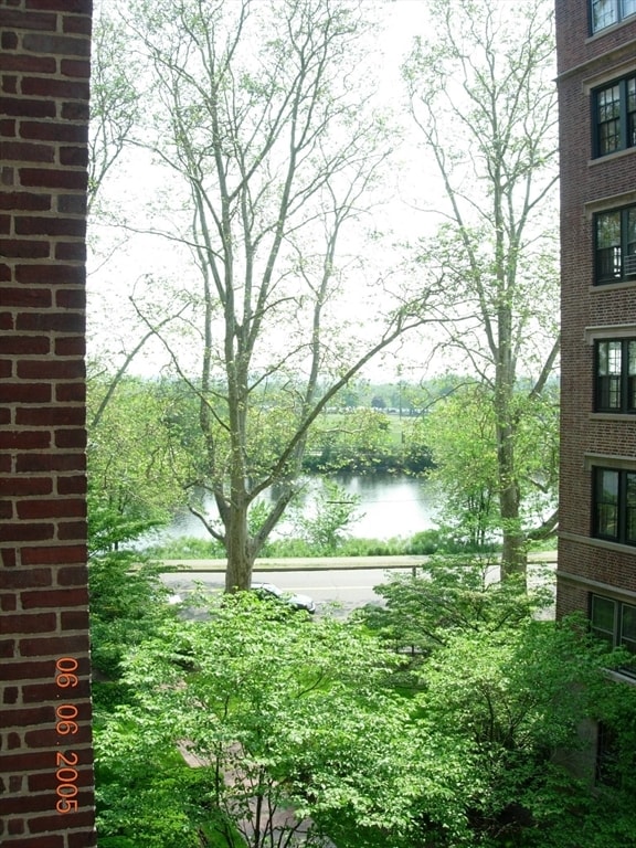 Primary Photo - 988 Memorial Dr