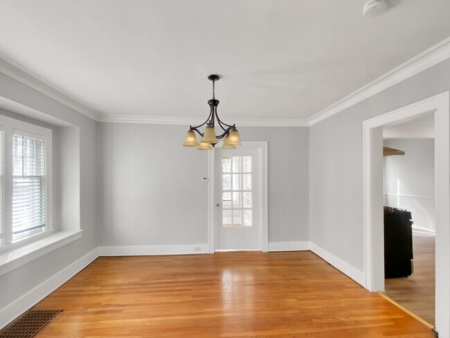 Building Photo - 1131 Benjamin Ave SE