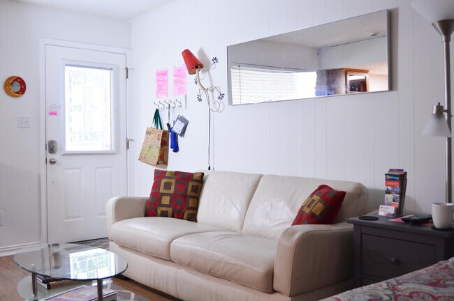 Building Photo - 2204 Trailside Dr