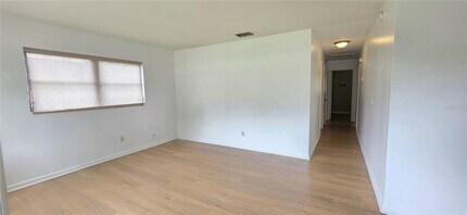 Building Photo - 410 S Oakwood Ave