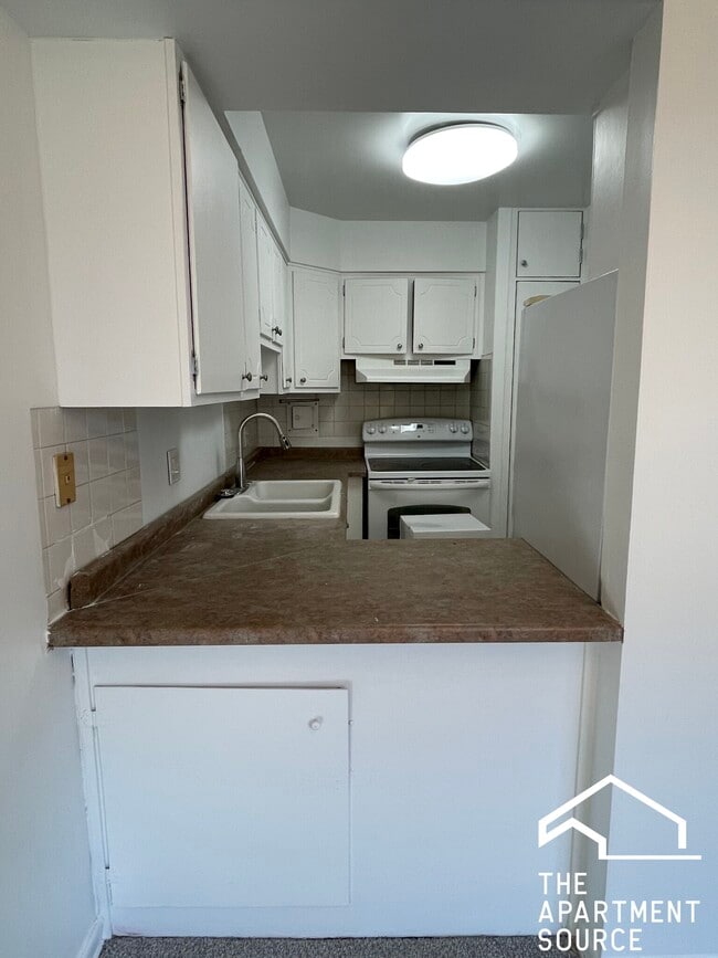 Building Photo - 539 W Stratford Pl