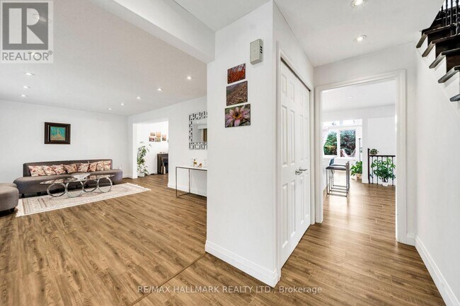 Building Photo - 39 Sunnywood Crescent