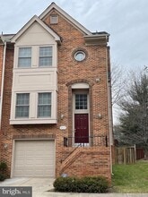 Building Photo - 8012 Merry Oaks Ct