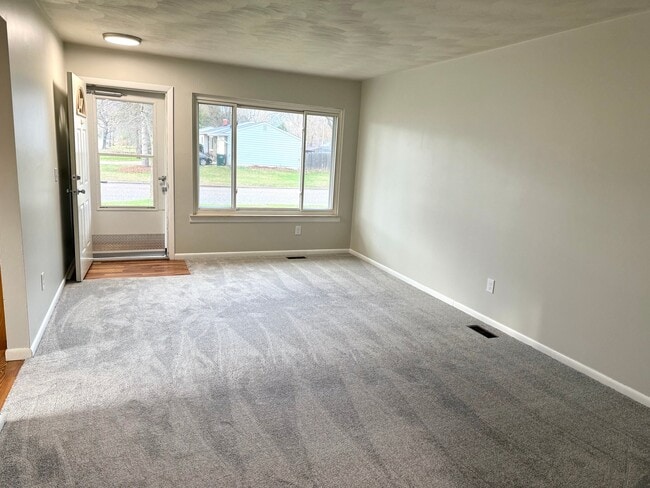 Building Photo - 1600 Lockbridge Dr