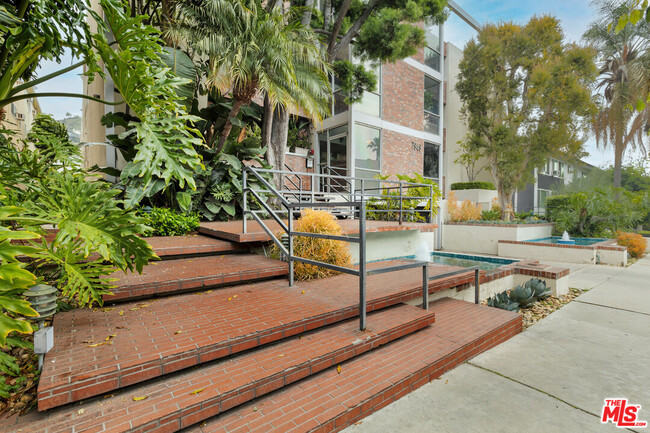 Building Photo - 7949 Selma Ave