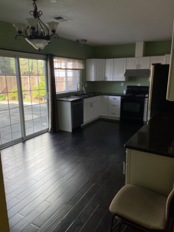 Building Photo - 2715 Cunningham Ave