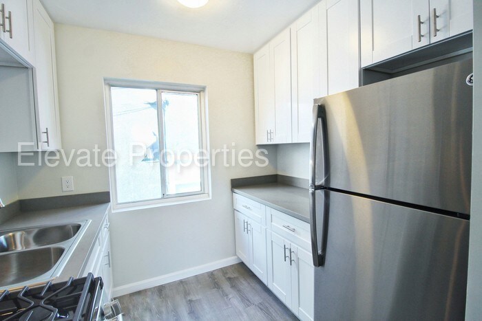 Primary Photo - 206 Fir St