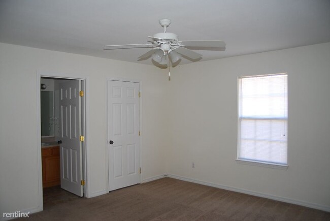 Building Photo - 3 br, 2 bath Duplex - 15139 Deer Creek Dr ...