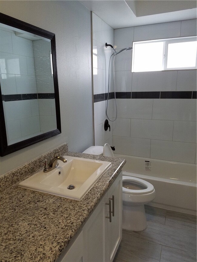 Building Photo - 706 W 104th Pl