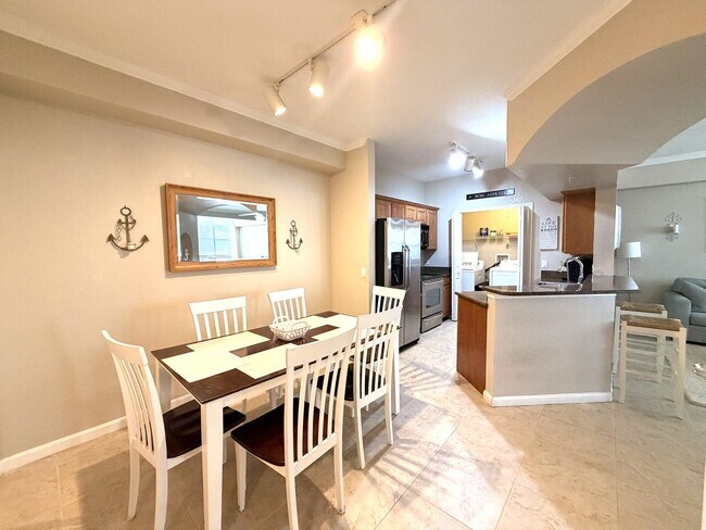Foto del edificio - ** POSITANO PLACE ** 2 BED / 2 BATH - CONDO - GARAGE INCLUDED - CENTRAL NAPLES - ANNUAL RENTAL