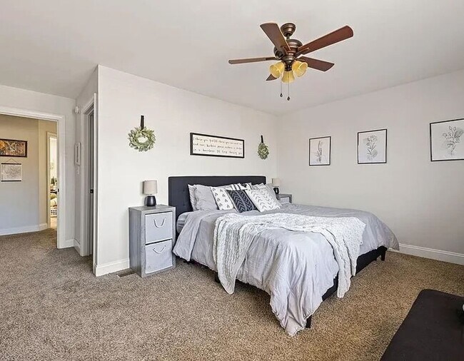 Building Photo - 3 Bedroom Townhome in Cornerstone