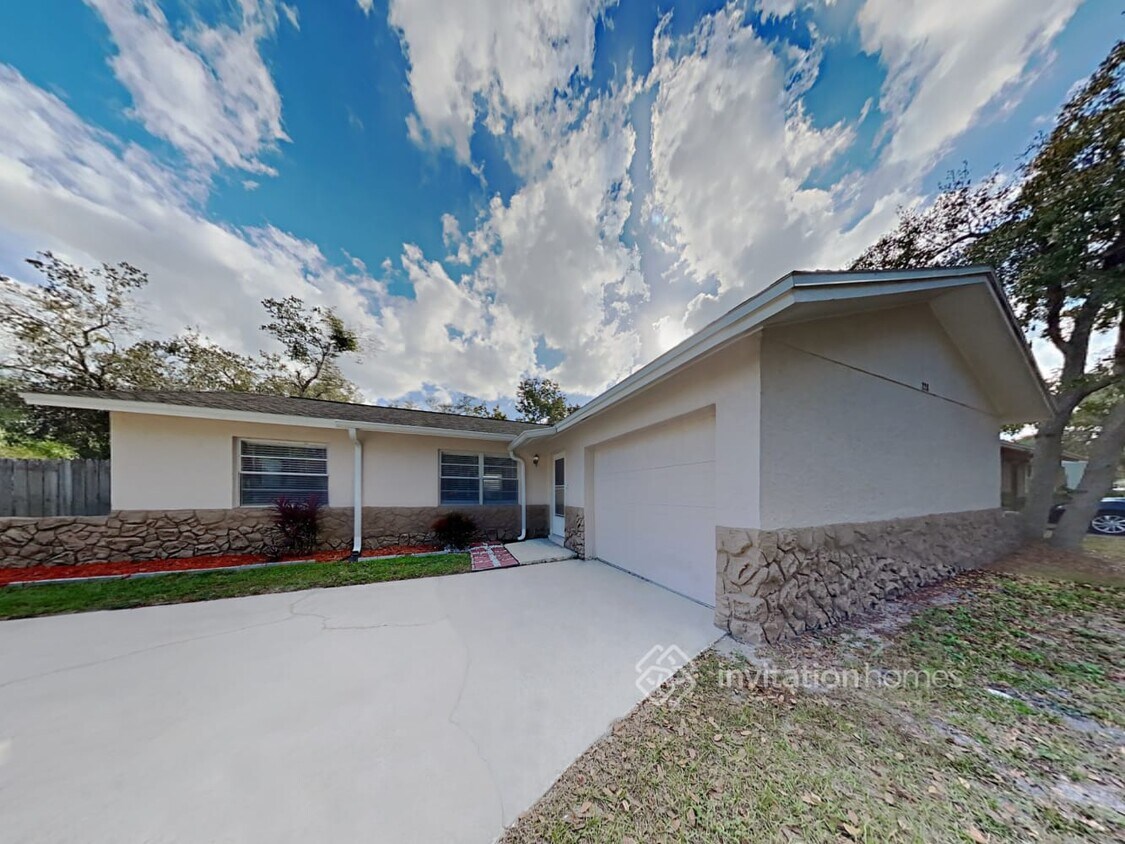 Primary Photo - 228 Loch Low Dr