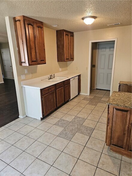 Foto del edificio - 1901 Dogwood Pl