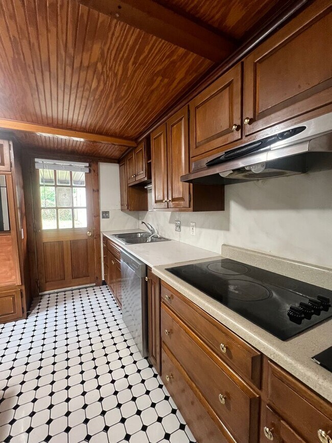 Foto del edificio - Spacious 3 Bedroom House Available Now!