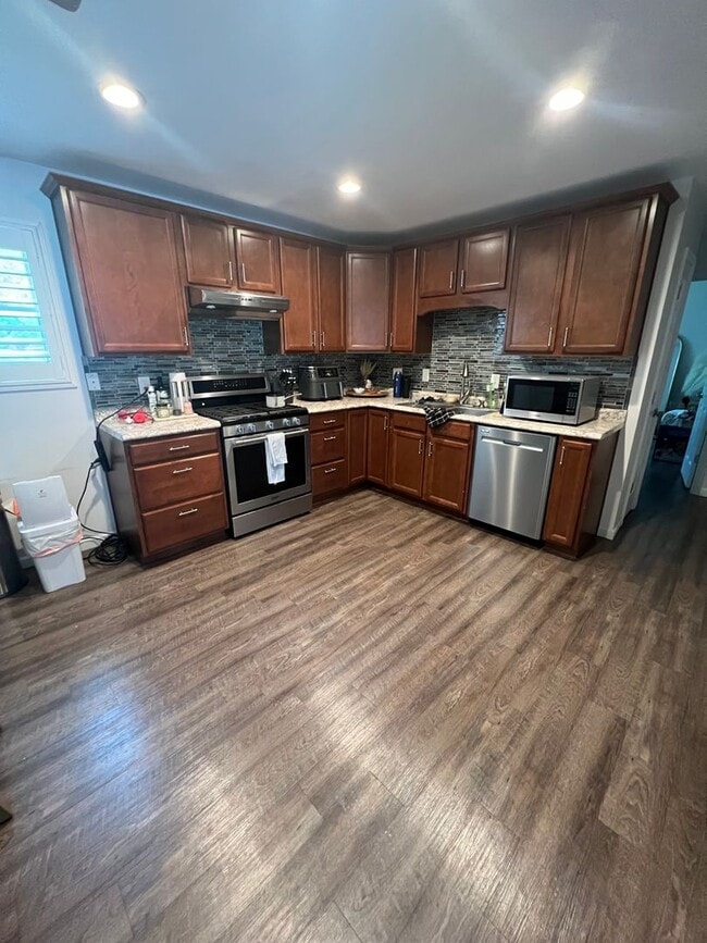 Building Photo - 9531 Alix Dr