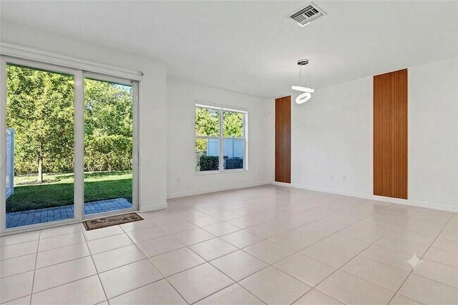 Foto del edificio - 4303 Hammock Grove Dr