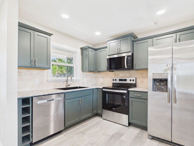Building Photo - Harper TX Rental