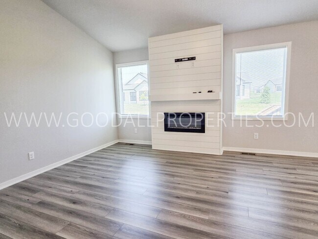 Foto del edificio - 18203 Alpine Dr