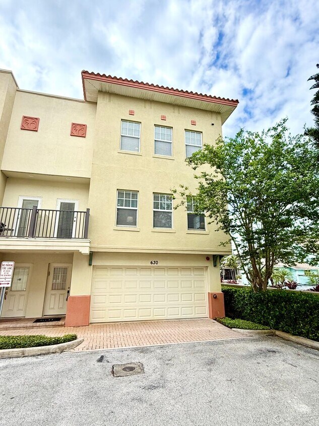 Perfect balance of space, style & easy living - 2Bedrooms 2.5Bath in Clearwater! - Perfect balance of space, style & easy living - 2Bedrooms 2.5Bath in Clearwater!