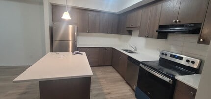Building Photo - 25 Isherwood Av