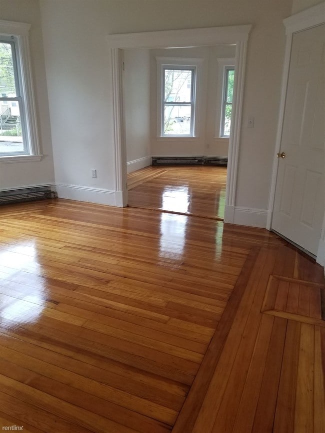 Building Photo - 3 br, 1 bath  - 28 Fairmont St