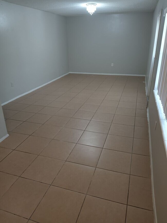 Foto del edificio - 1428 Holden Ave