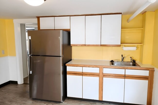 Foto del edificio - 305 Rindge Ave