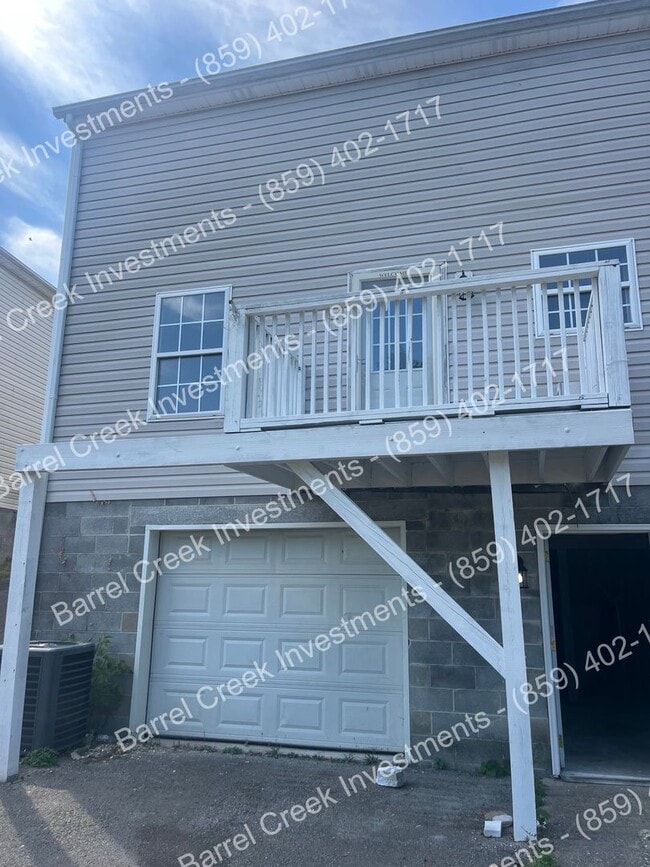 Building Photo - Newly renovated, three-story townhome!