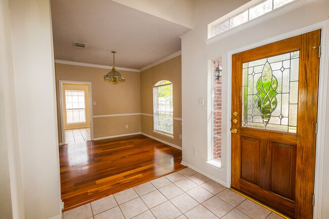 Building Photo - 15535 Downford Dr