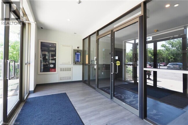 Photo du bâtiment - 255 Keats Way