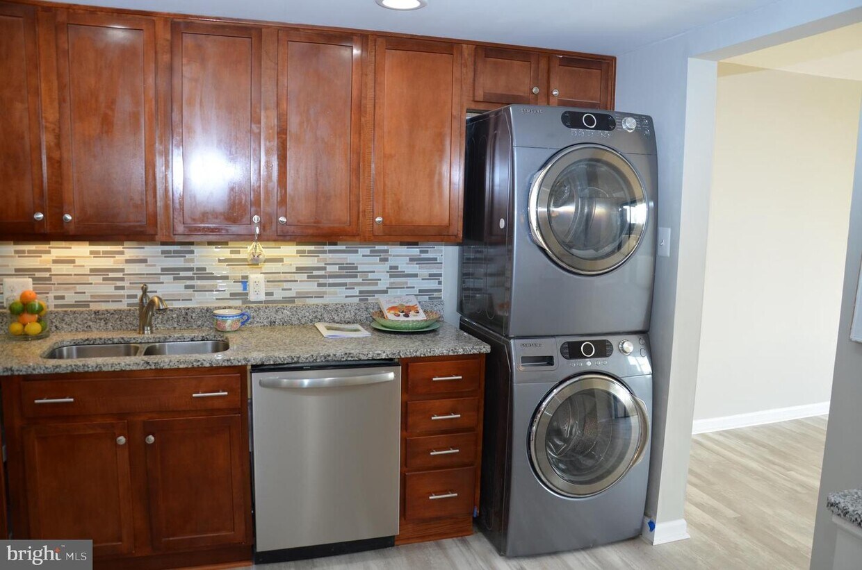 Foto principal - 6301 Stevenson Ave