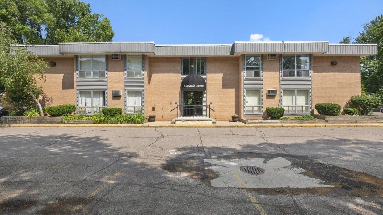 Building Photo - Harvard House Apartments