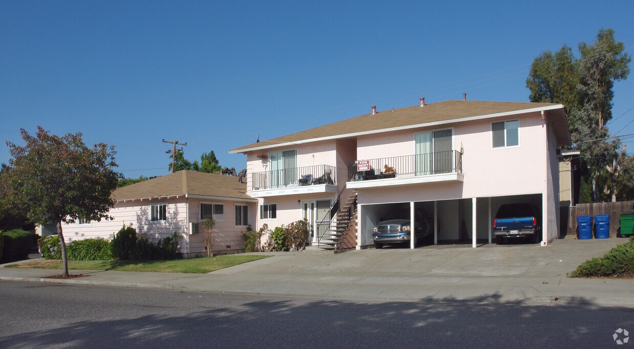 Building Photo - 117 Adler Ave