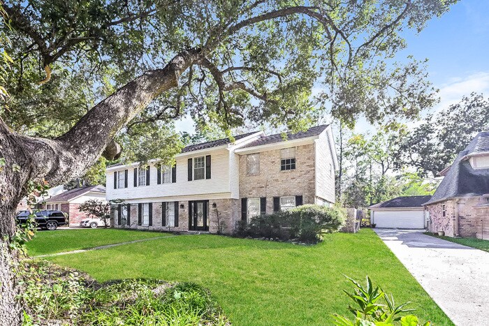 Foto principal - 10719 Idlebrook Dr